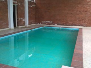 Quito Tenis Vendo terreno 1350 m² con Casa 110 m2 dispone piscina cubierta