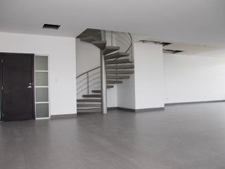 Ceibos, Renta de Excelente Oficina con Mezzanine 206 m²
