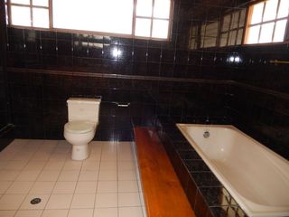 Foto 11 de Alquiler de casa grande en Guápulo, para vivienda, oficinas o usos varios.
