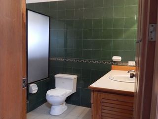 Foto 16 de Alquiler de casa grande en Guápulo, para vivienda, oficinas o usos varios.