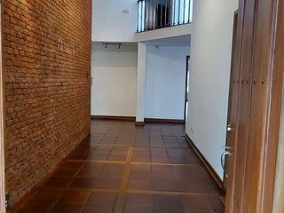 Foto 3 de Alquiler de casa grande en Guápulo, para vivienda, oficinas o usos varios.