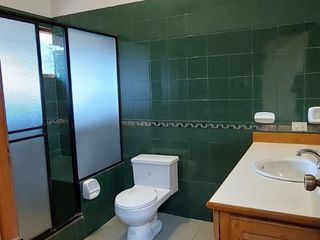 Foto 30 de Alquiler de casa grande en Guápulo, para vivienda, oficinas o usos varios.
