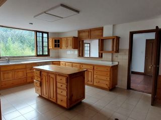 Foto 40 de Alquiler de casa grande en Guápulo, para vivienda, oficinas o usos varios.