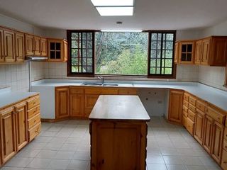 Foto 41 de Alquiler de casa grande en Guápulo, para vivienda, oficinas o usos varios.