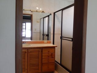 Foto 17 de Alquiler de casa grande en Guápulo, para vivienda, oficinas o usos varios.