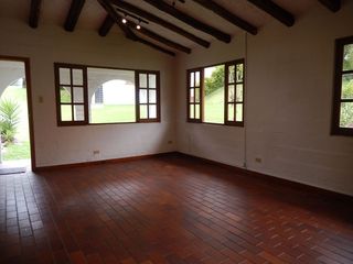Foto 19 de Alquiler de casa grande en Guápulo, para vivienda, oficinas o usos varios.