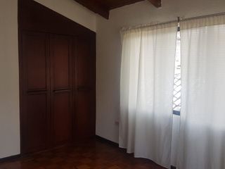 Casa de venta de 600m2 en urbanización en el Valle de los Chillos