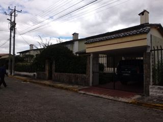 Casa de venta de 600m2 en urbanización en el Valle de los Chillos