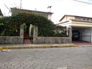 Foto 1 de Hermosa casa en venta en la Urbanización Molinos del Viento sector Valle de los Chillos