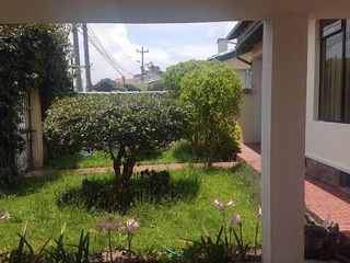 Casa de venta de 600m2 en urbanización en el Valle de los Chillos