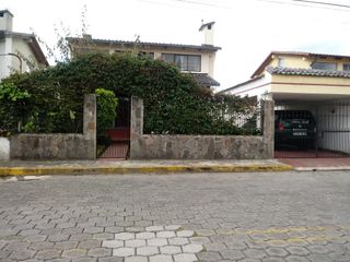 Casa de venta de 600m2 en urbanización en el Valle de los Chillos