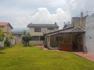 Casa de venta de 600m2 en urbanización en el Valle de los Chillos