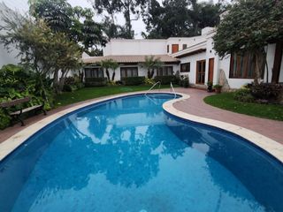 Foto 1 de Vendo preciosa casa con piscina y amplio jardín en Rinconada baja - La Molina