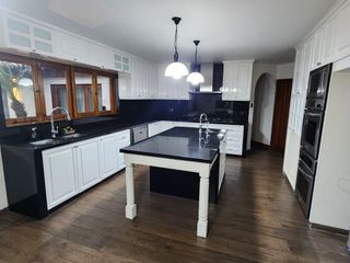 Foto 4 de Vendo preciosa casa con piscina y amplio jardín en Rinconada baja - La Molina