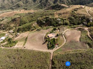 Foto 21 de Se vende casa con terreno en el Parroquia El Tambo -Catamayo