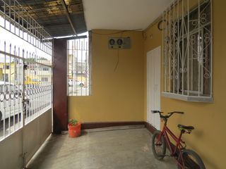 Foto 2 de CASA DE 6 DEPARTAMENTOS EN PORTETE