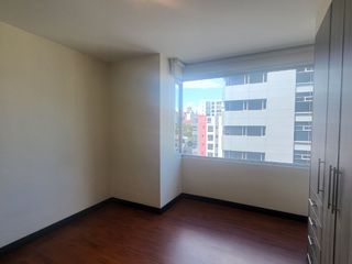 VENDO DEPARTAMENTO TRES DORMITORIOS SECTOR PLAZA ARGENTINA