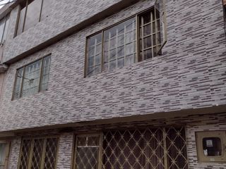 Foto 1 de CASA RENTANDO EN VENTA MOSQUERA, C/MARCA, COL