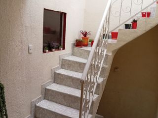 Foto 3 de CASA RENTANDO EN VENTA MOSQUERA, C/MARCA, COL