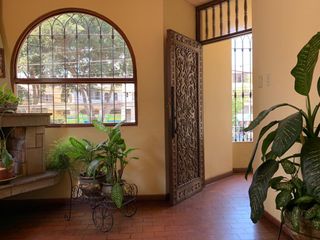 Foto 2 de Venta Casa tipo Triplex en Av. Principal, Surquillo