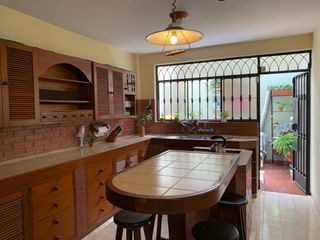 Foto 5 de Venta Casa tipo Triplex en Av. Principal, Surquillo
