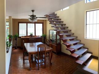 Foto 6 de Venta Casa tipo Triplex en Av. Principal, Surquillo