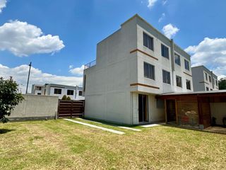 CASA EN VENTA DE 307 M2 TOTALES EN CONOCOTO