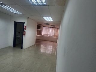 Foto 2 de En venta estratégica oficina en el Edificio Finec, centro de Guayaquil