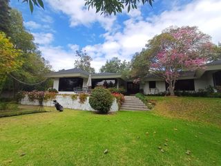 🏡 DE OPORTUNIDAD, Hermosa Casa DE una PLANTA, con Áreas Verdes, en venta en Pusuquí