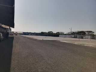 Foto 4 de Bodega de alquiler en la Vía Durán-Boliche, Compejo de Bodegas, 350 m2.