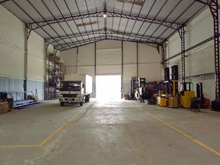 Foto 2 de Alquiler de Galpón en la Vía a Samborondón, 690 m2 y 1 oficina, 2 baños.