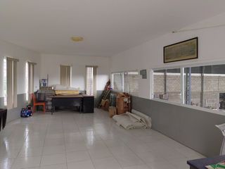 Foto 3 de Alquiler de Galpón en la Vía a Samborondón, 690 m2 y 1 oficina, 2 baños.