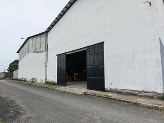 Foto 4 de Alquiler de Galpón en la Vía a Samborondón, 690 m2 y 1 oficina, 2 baños.