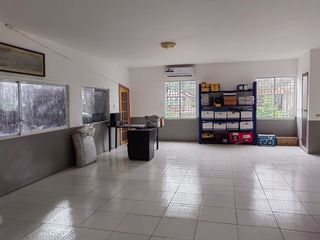 Foto 20 de Alquiler de Galpón en la Vía a Samborondón, 690 m2 y 1 oficina, 2 baños.