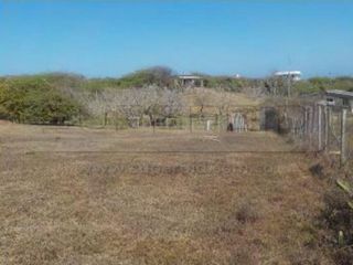 VENDEMOS LOTE CERCA A LA PLAYA