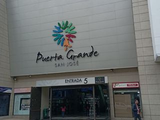 Foto 1 de VENDEMOS LOCAL COMERCIAL CENTRO COMERCIAL PUERTA GRANDE