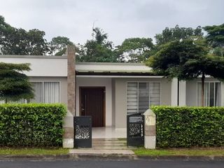 Foto 1 de VENTA DE CASA POR LA VÌA CHONE EN URB. PRIVADA