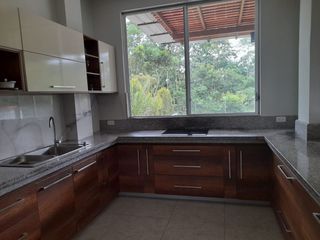 Foto 3 de VENTA DE CASA POR LA VÌA CHONE EN URB. PRIVADA