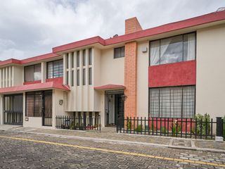 En venta casa Jipijapa, dentro de conjunto