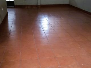 Foto 3 de Casa de 2 Pisos con 2 Cocheras en Venta, Ideal para Remodelar 180M2
