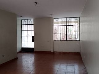 Foto 5 de Casa de 2 Pisos con 2 Cocheras en Venta, Ideal para Remodelar 180M2