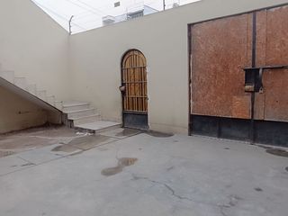 Foto 21 de Casa de 2 Pisos con 2 Cocheras en Venta, Ideal para Remodelar 180M2