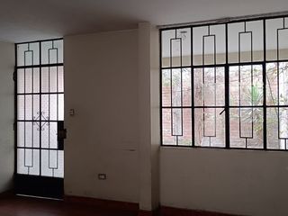 Foto 24 de Casa de 2 Pisos con 2 Cocheras en Venta, Ideal para Remodelar 180M2