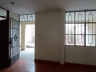 Foto 25 de Casa de 2 Pisos con 2 Cocheras en Venta, Ideal para Remodelar 180M2