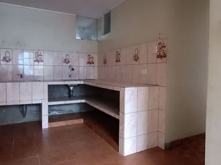 Foto 36 de Casa de 2 Pisos con 2 Cocheras en Venta, Ideal para Remodelar 180M2