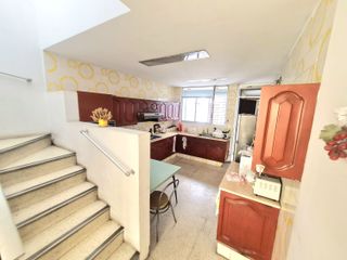 CASA EN VENTA EN EL SAN ISIDRO AV. CARRIQUIRY