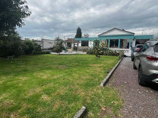 RENTO HERMOSA CASA DE UNA PLANTA EN SAN JOSÉ DEL VALLE, VALLE DE LOS CHILLOS, QUITO, ECUADOR