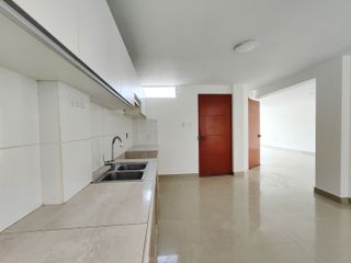 Alquiler 4 dorm, 3 baños, quinto piso super amplio