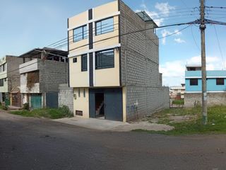 Foto 1 de Casa de venta a 10 min del Tia de la Av Ecuatoriana,  Sur de Quito, Ecuador.