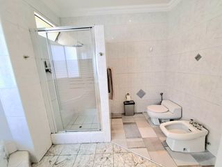 Foto 42 de VENTA CASA CASUARINAS A.C. 647 m2 REMODELADA/4 PISOS/05 DORMITORIOS/PISCINA/VISTA PANORAMICA